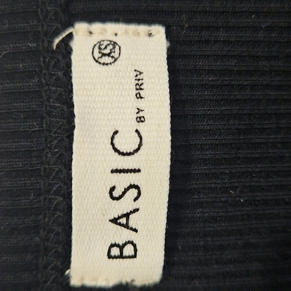 Priv Ribbed, Long Sleeved, Snap-front Scoop Neck Top - Picture 2 of 5